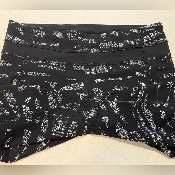 Lululemon Inspire Tight II in Graf Black White / Black Size 8 - Picture 9 of 10